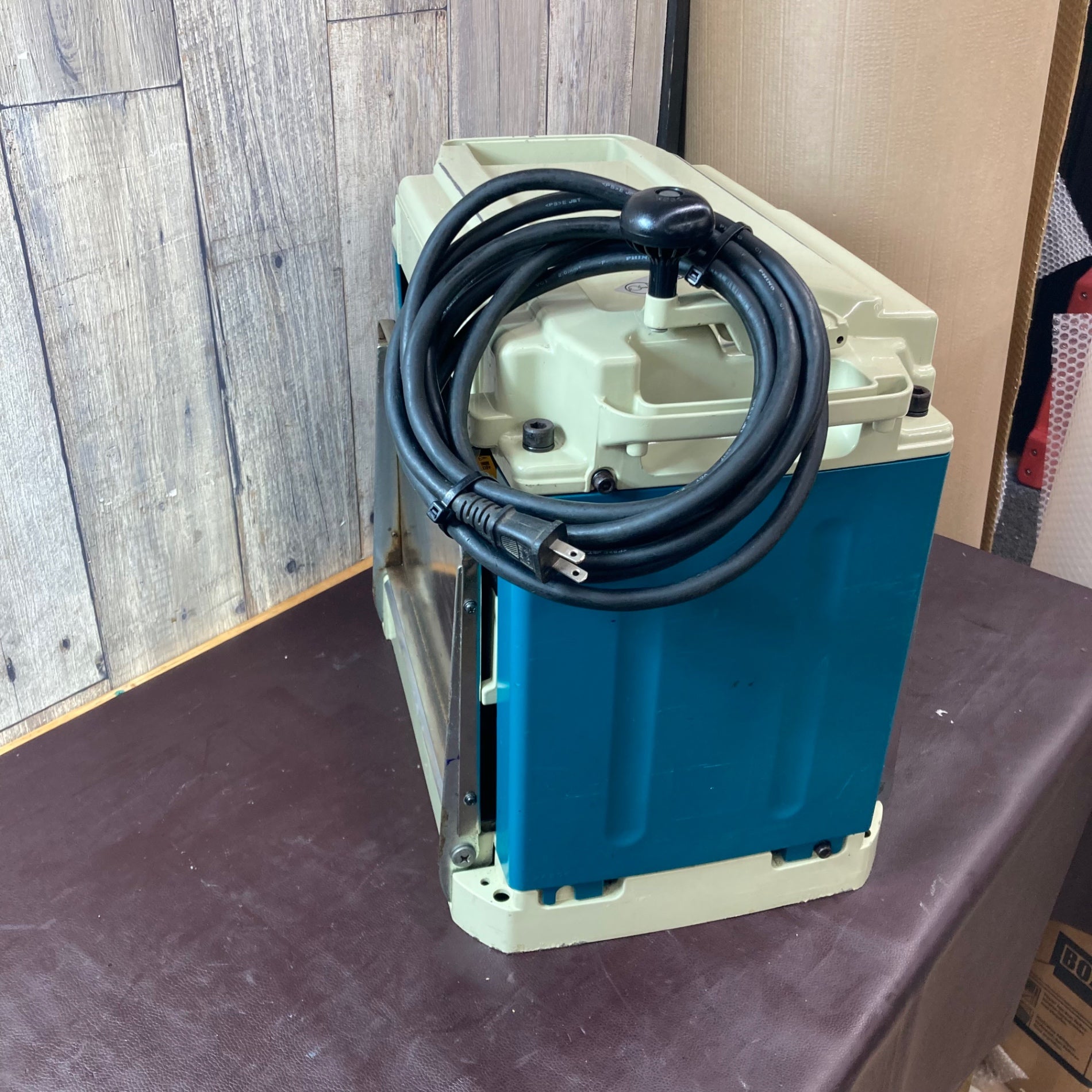 中古品】☆マキタ(makita) 自動カンナ 2012NB【東大和店】 – アクト