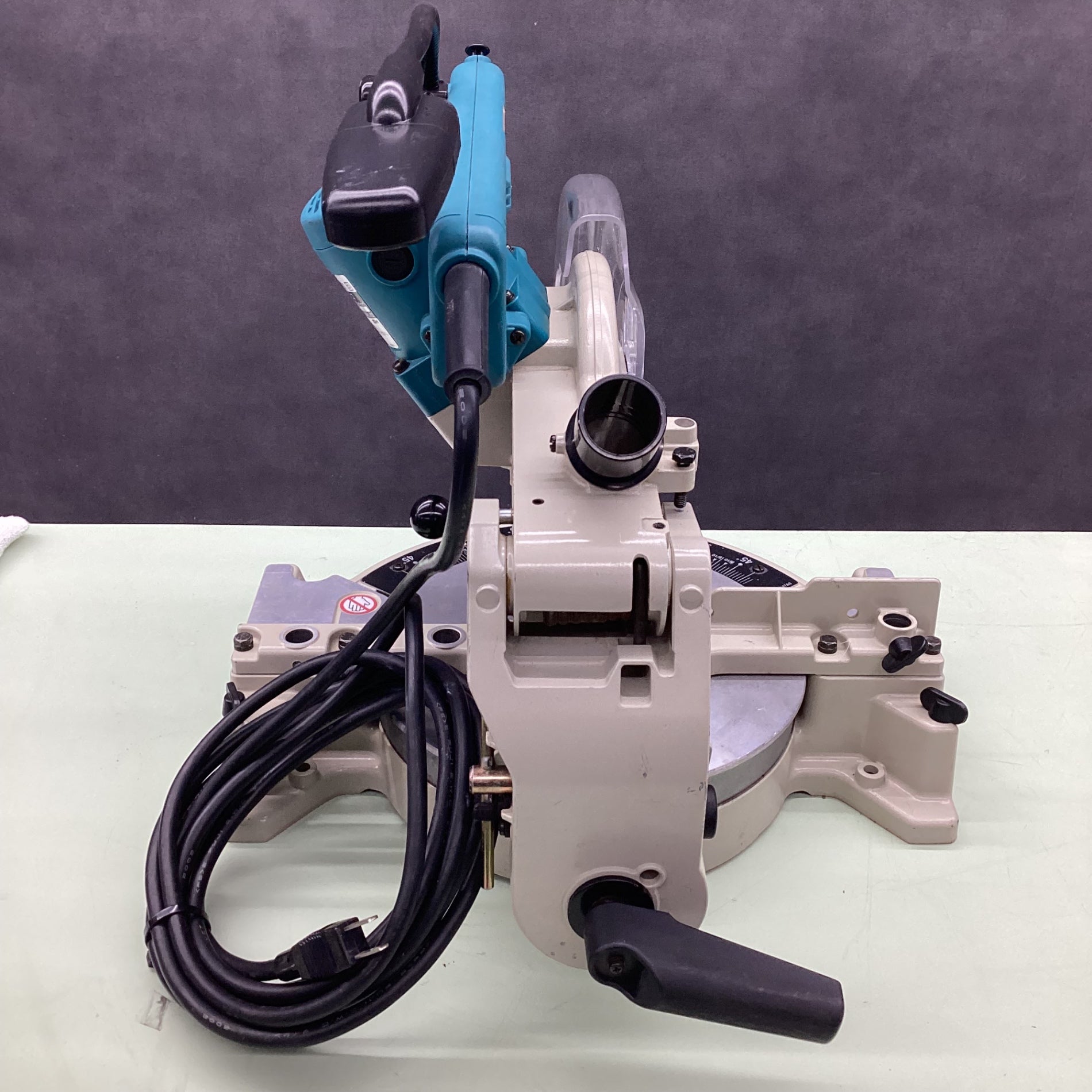 【中古】マキタ Makita LS0831 卓上マルノコ 210～216mm 2001年製 ※集じんバッグに穴があります【ハンズクラフト佐賀】 送料無料 makita/マキタ 【LS0831】 216mm卓上マルノコ 押切 おしぎり