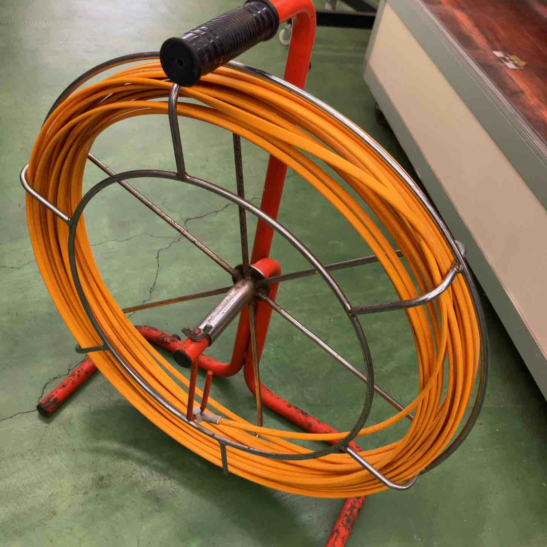 【中古品】ミノル工業 スーパーイエロー 通線ワイヤ リールタイプ E-4101R 約30m【桶川店】