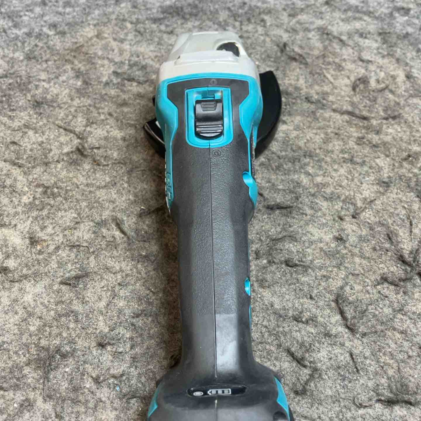 マキタ(makita) 100mmコードレスディスクグラインダ GA404DZN(6.0Ahバッテリー付) 【桶川店】 マキタ(makita) 100mmコードレスディスクグラインダ GA404DZN(6.0Ah
