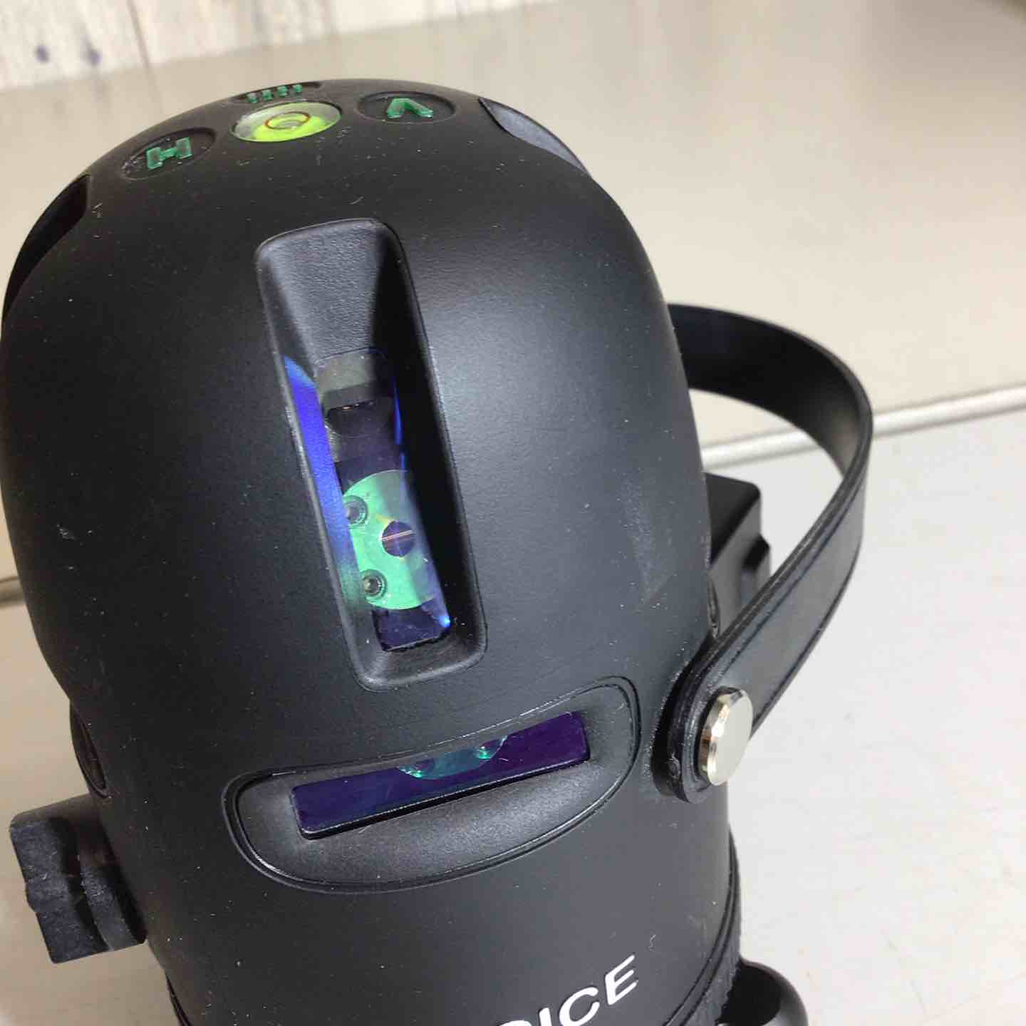 中古工具　レーザー塁出し器　VOICE 中古品】◇VOICE レーザー墨出し器 フルライングリーンレーザー Model