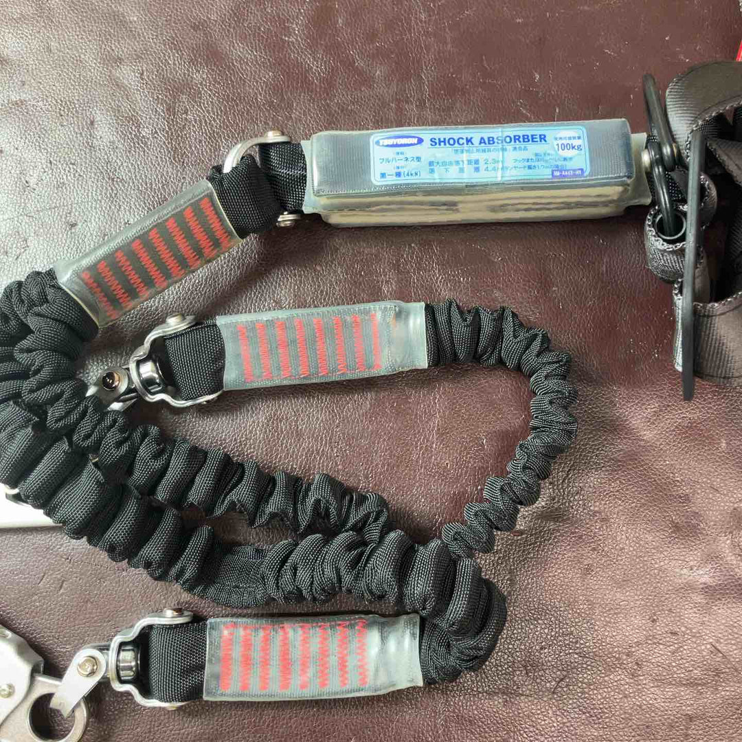 【中古美品】 ツヨロン 新規格 墜落制止用器具 クロカゲハーネス TH-504-2NV93SV-OT-DG-L-2R23-BX 【東大和店】