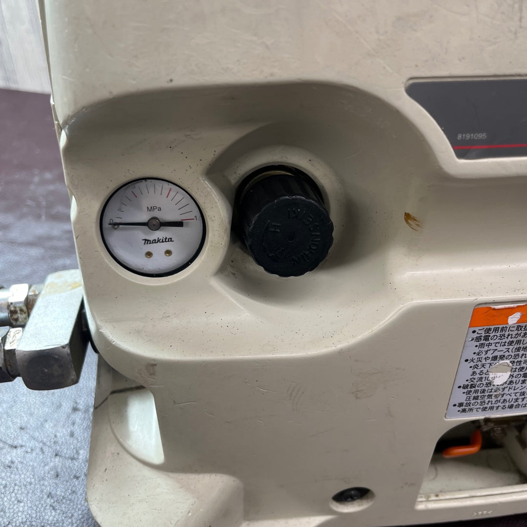 【中古品】マキタ(makita) エアコンプレッサー AC700【東大和店】
