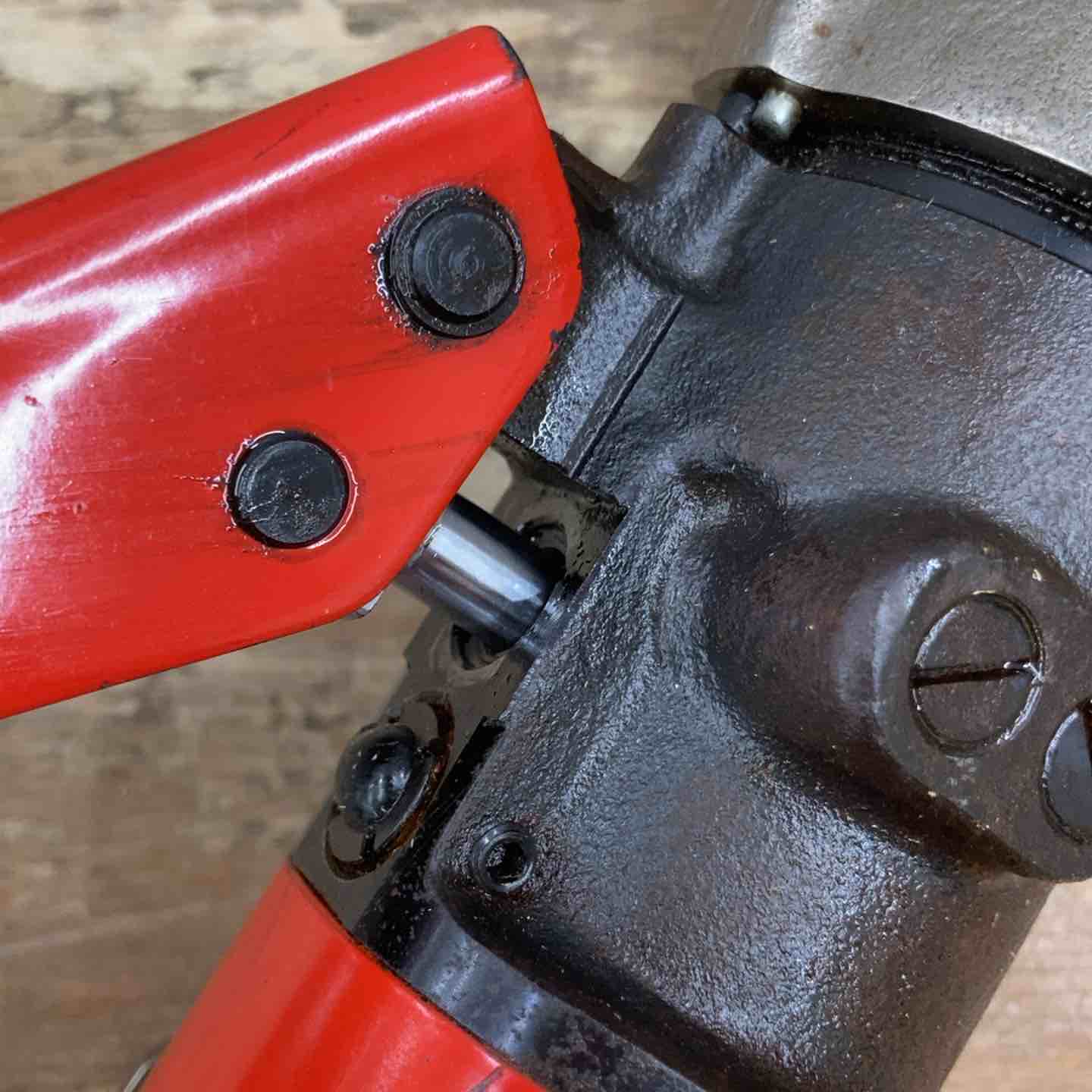 〇泉精器(IZUMI) 手動油圧式圧着工具 9H-150 油漏れあり コマにサビ