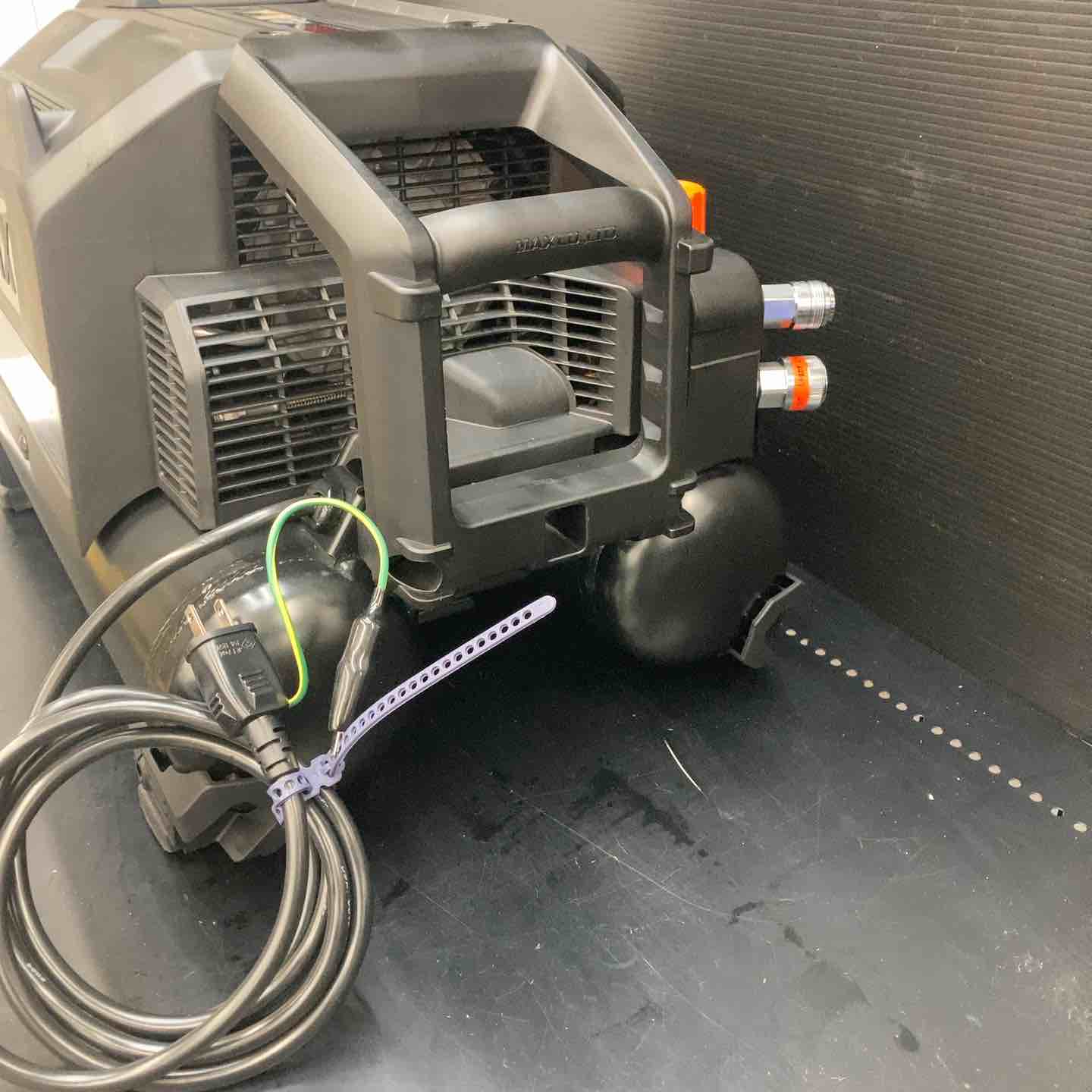 未使用品】☆マックス(MAX) エアコンプレッサー AK-HL1310E_ブラック