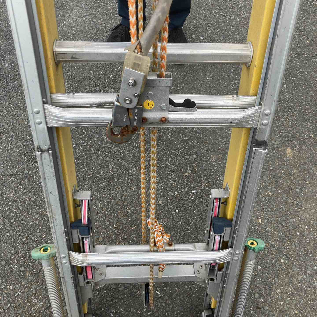 【店頭受取り限定】 ナカオ 2連伸縮はしご 軽太 LT-8.3 【鴻巣店】下から2段目付近に割れアリ ※現状品