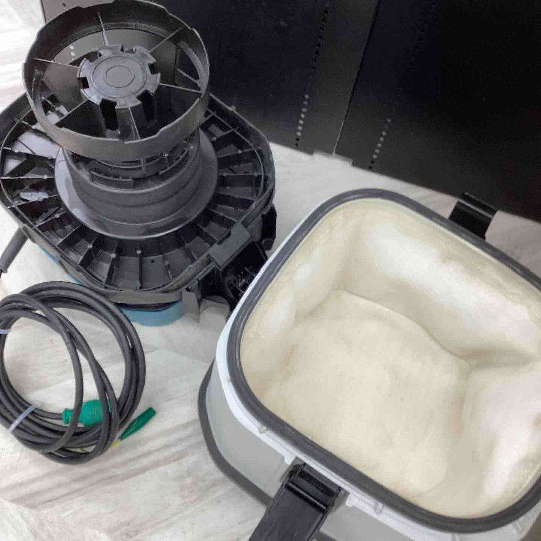 マキタ(makita) 集じん機 乾湿両用 474(P)業務用 大風量 粉塵 木くず 砂 液体 長時間 木くず 金属粉 有害 粉塵 チリ【越谷店】