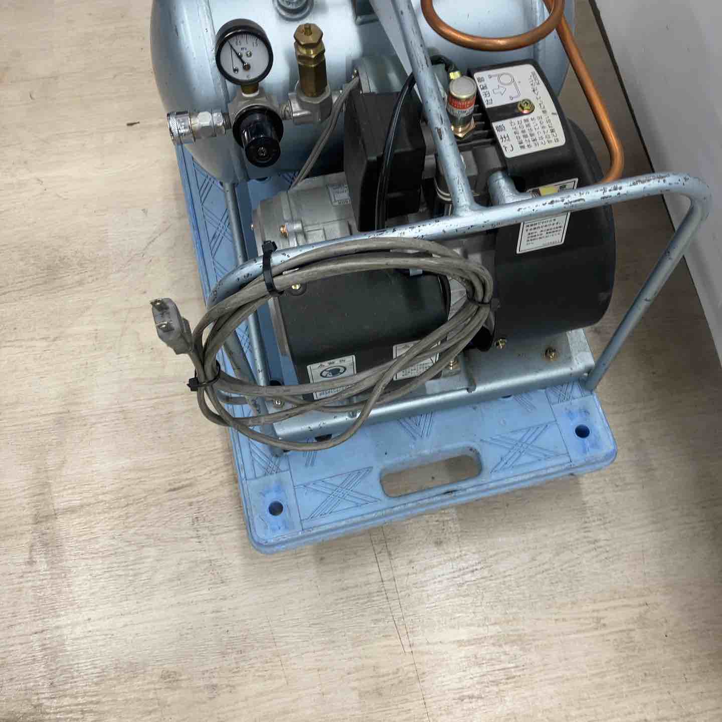 店頭受取り限定】◇日立 /HITACHI オイルフリーベビコン 0.4OP-8SKA