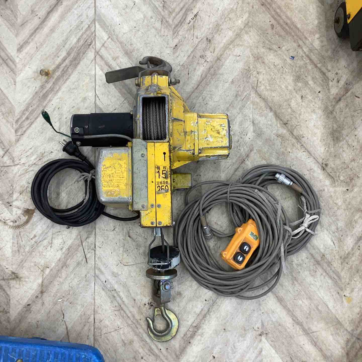 メーカー・型番不明 電動ウインチ【野田愛宕店】【店頭取引限定】【中古】管理番号：IT7VHA5R4P68 ウインチ・ホイスト – アクトツールオンラインショップ
