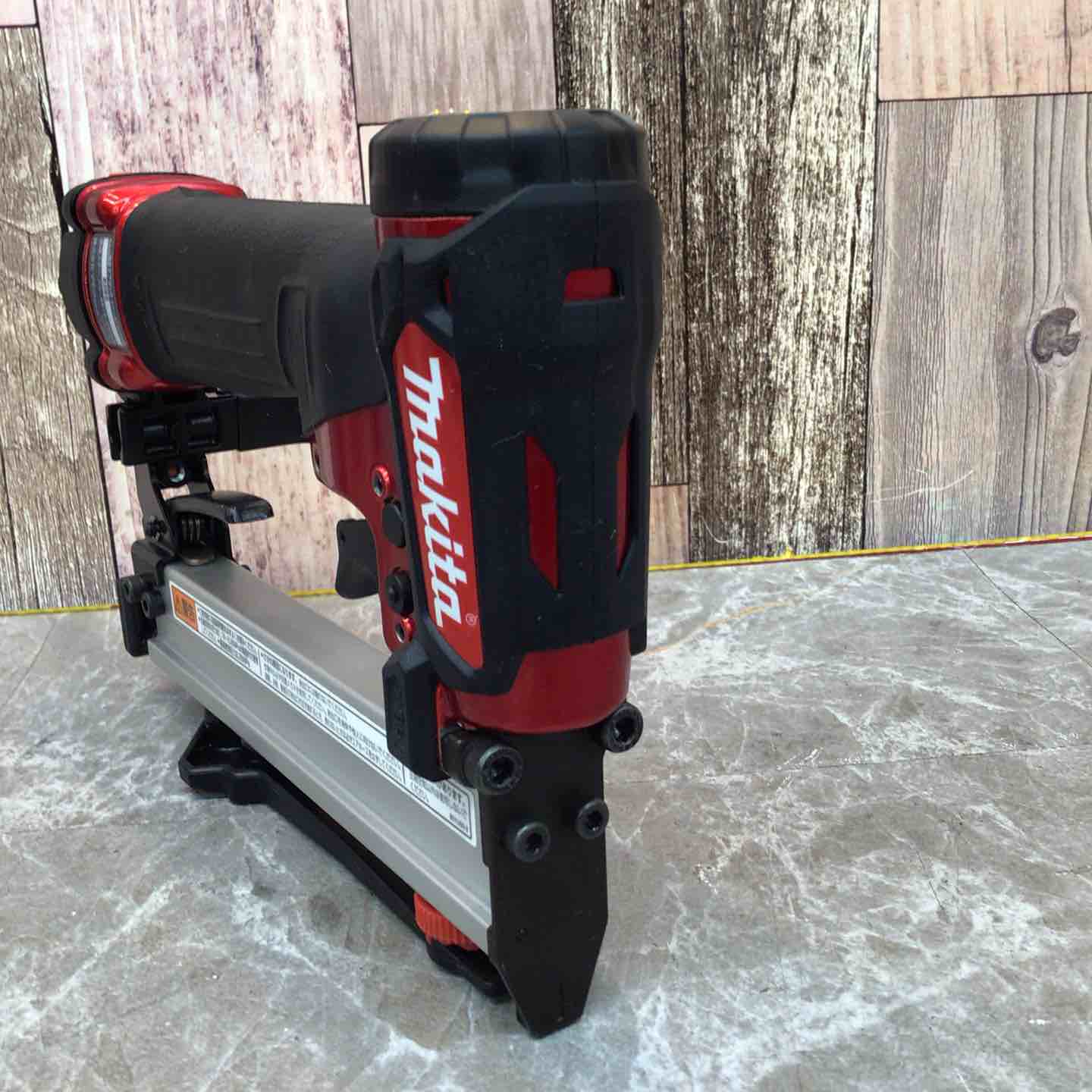 中古品 makita 高圧エアタッカ マキタ makita) TD172DZFY A27425RF 【中古美品】makita マキタ 純正 BL1860B 18V リチウムイオン バッテリー 6.0Ah 108Wh 2個まとめ 