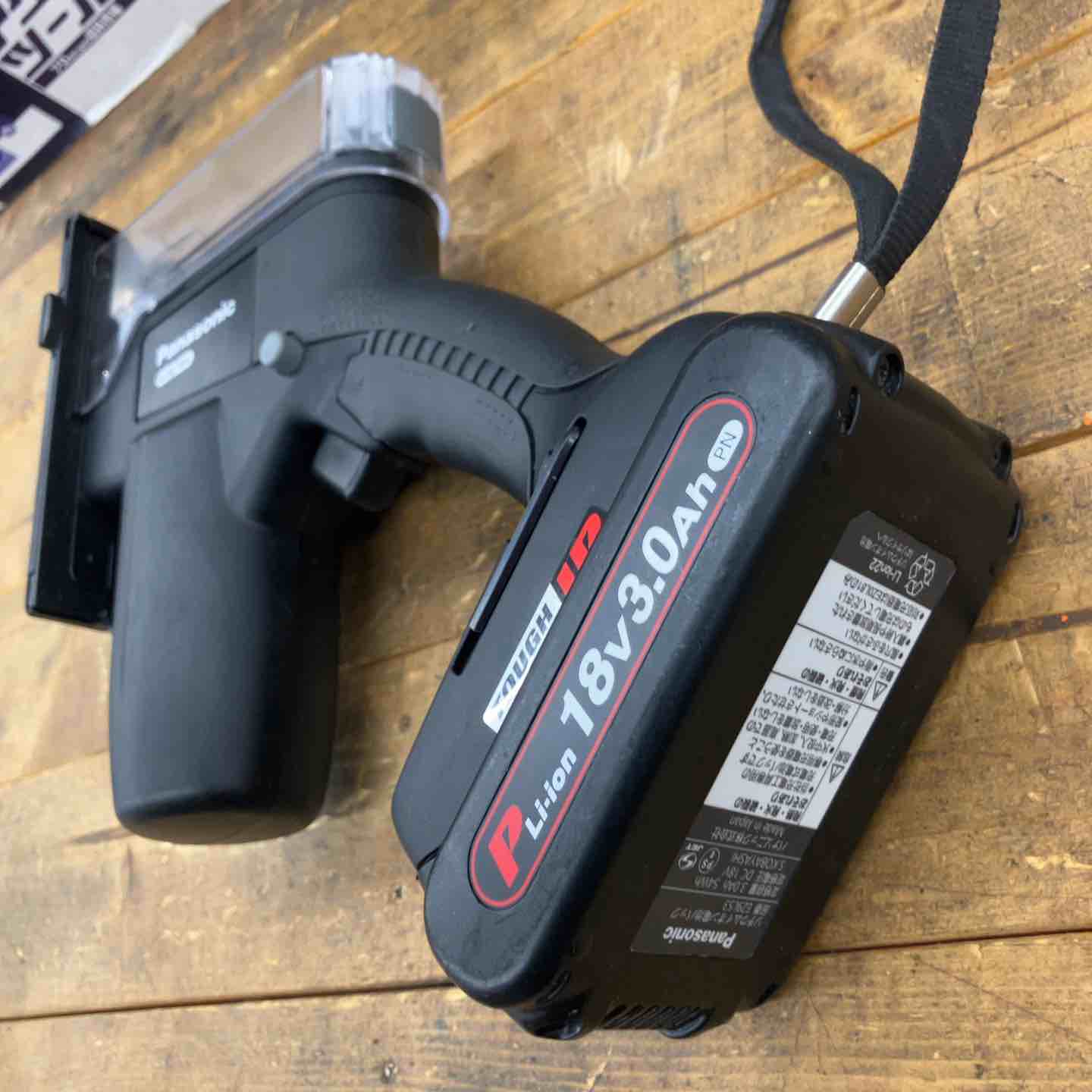 【中古品】パナソニック(Panasonic) コードレス角穴カッター(替刃2枚入り) EZ45A3PN2G-B【所沢店】 中古品】パナソニック(Panasonic) コードレス角穴カッター(替刃2枚入り