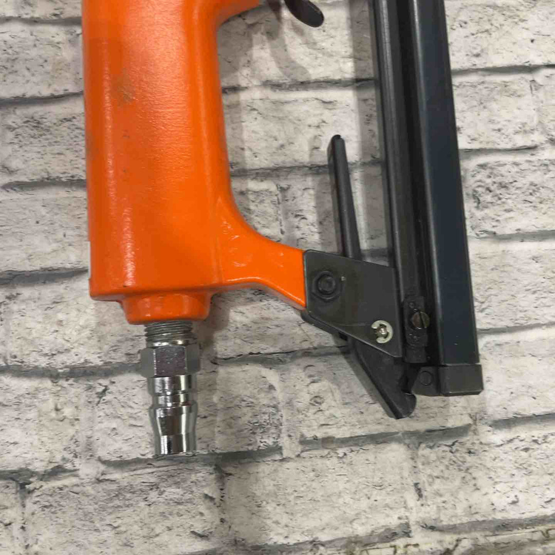 ◇マックス(MAX) 常圧ステープル用エアネイラ TA-20A/413J【川口店】