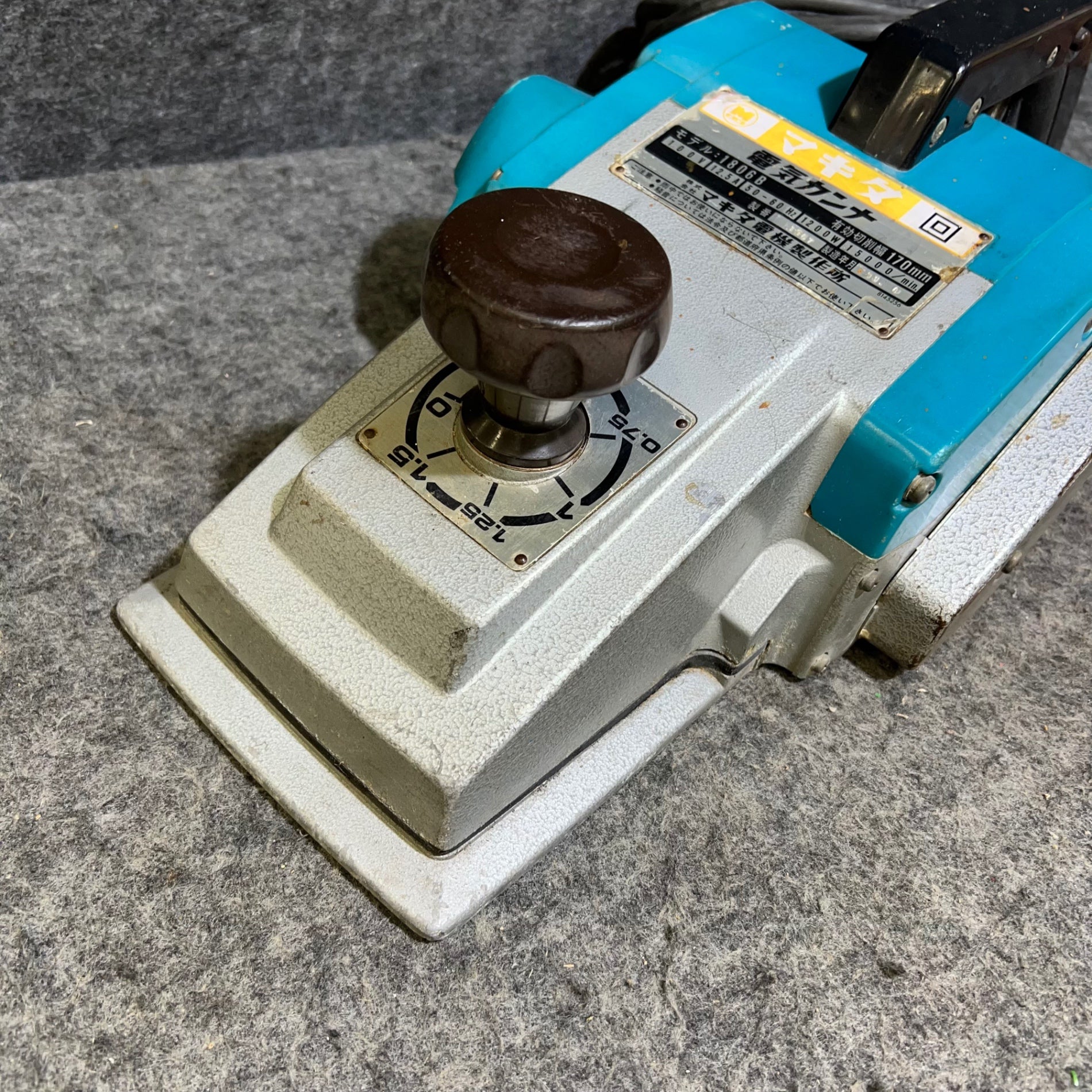 マキタ(makita) 170mm 電気カンナ 1806B 【公式通販】