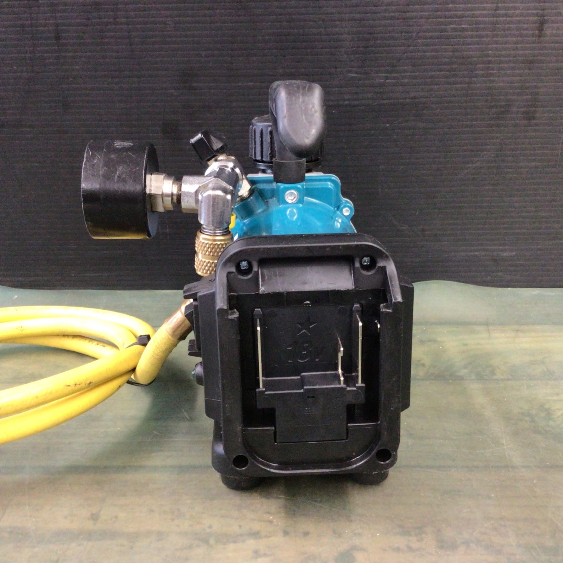 ☆ マキタ(makita) コードレス真空ポンプ VP180DZ 【東大和店