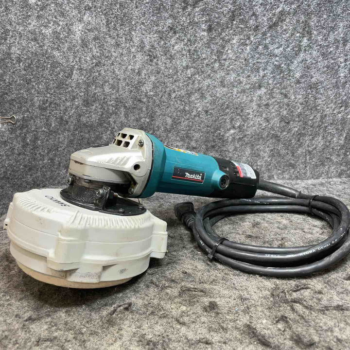 マキタ(makita) 100mmディスクグラインダ 9533B 集塵アタッチメント付【桶川店】