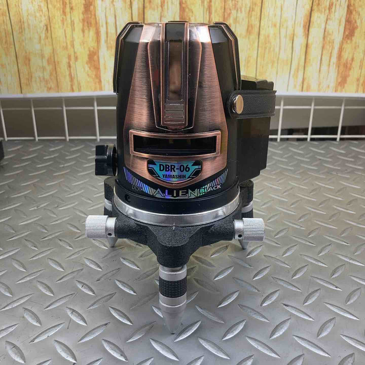 山真製鋸 ブラックレーザードット墨出し器 モデル：DBR-06DOT 【川崎店】