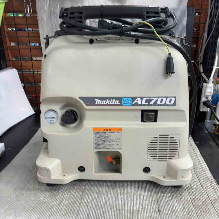 ★マキタ(makita) エアコンプレッサー AC700【草加店】
