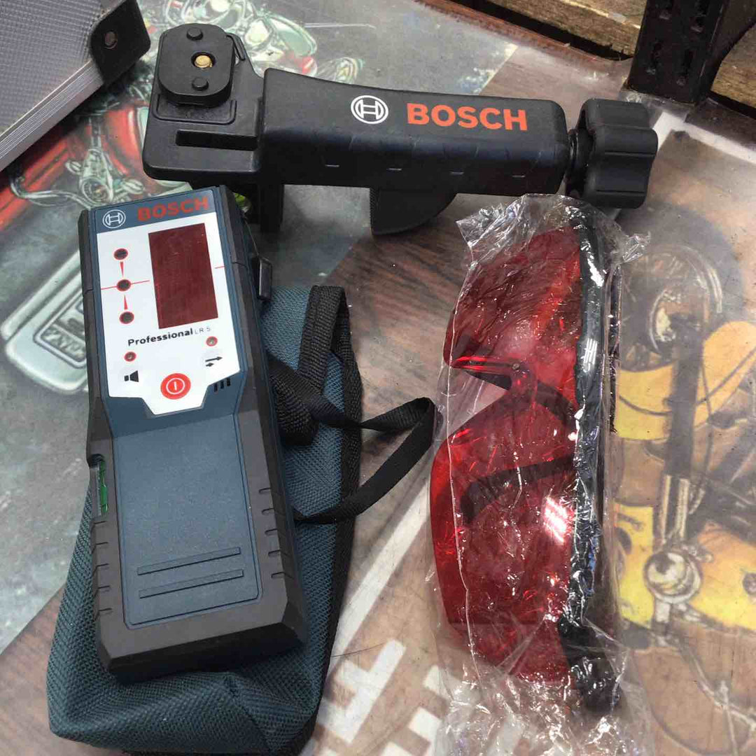 〇ボッシュ(BOSCH) 電子整準方式 ・レーザー墨出し器 GLL8-40E【草加店】