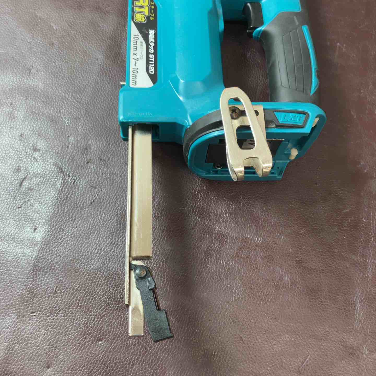中古品】 マキタ(makita) コードレスタッカ ST112DZ RT線 充電式