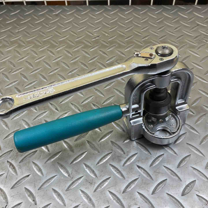 ◇スーパーツール フレキ管ツバ出し工具(ラチエットハンドル式) TH406R【川崎店】