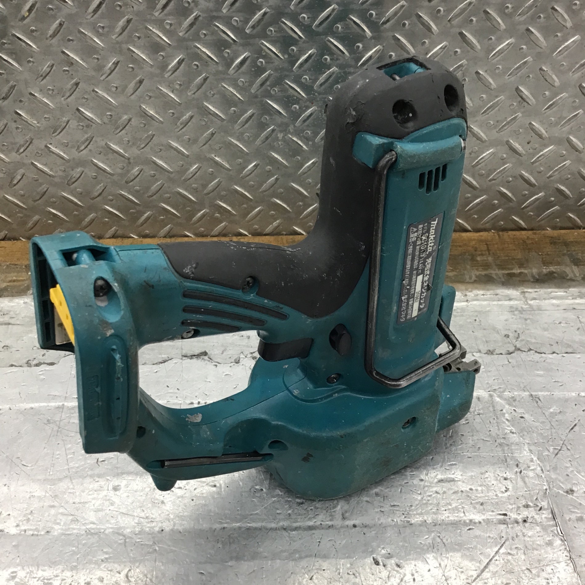 中古品】☆マキタ(makita) コードレス全ネジカッター SC101DRF 中古品】☆マキタ(makita) コードレス全ネジカッター SC101DRF