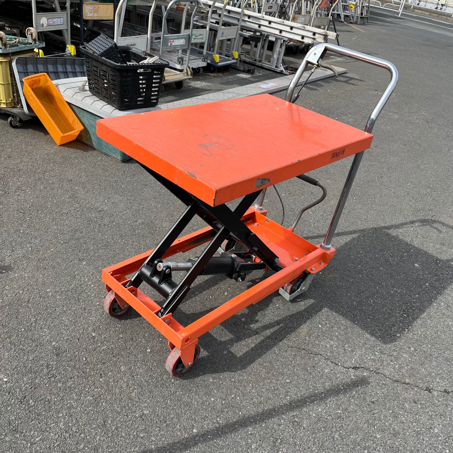 中古品/店頭受取り限定】メーカー不明 油圧リフトテーブル 台車 300