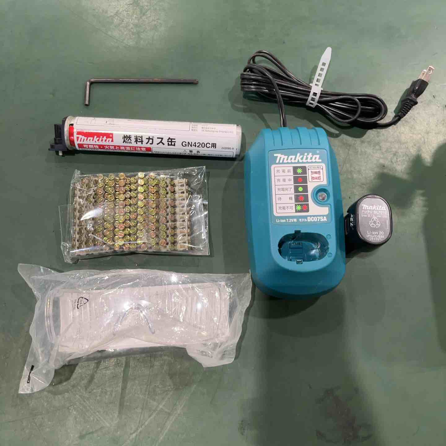 ☆マキタ(makita) コードレスコンクリート用ガスピン打ち機 GN420C