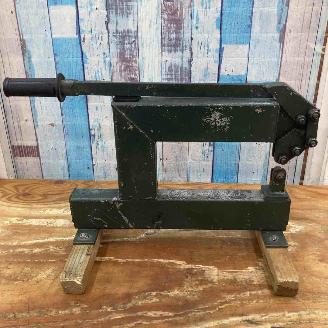 【中古品 / 店頭受取り限定】メーカー不明 現状品 瓦割機 瓦カッター【千葉県/柏市】
