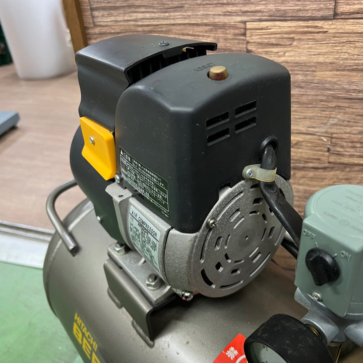 【店頭受取り限定】日立産機システ 単相100V スーパーオイルフリーベビコン  0.2LE-8SA 50/60Hz共用【桶川店】