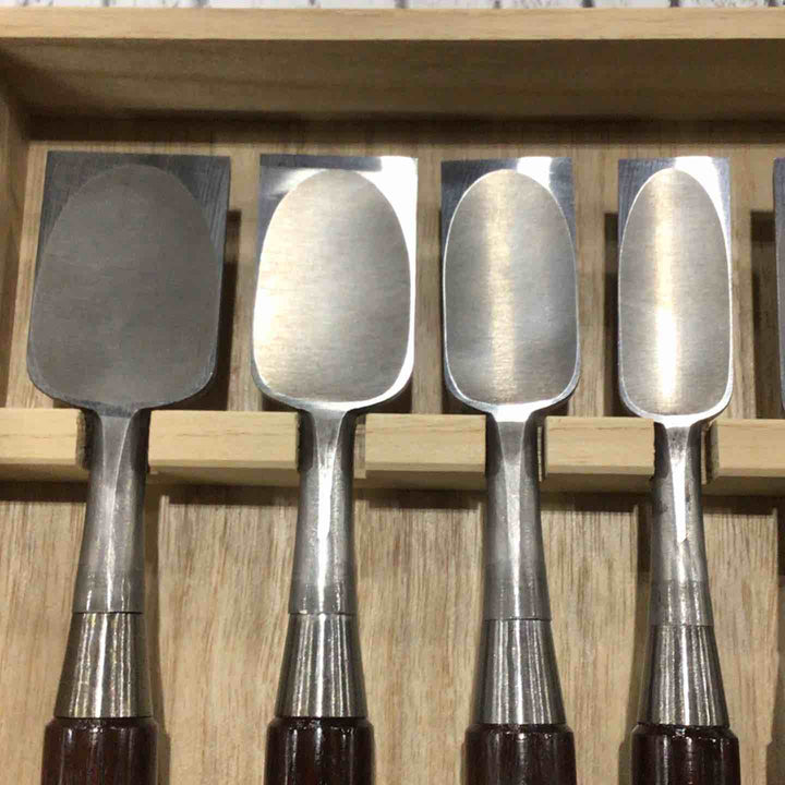 山弘作 奴鑿 10本組 木目仕上げ 朱丹柄 桐箱付属 【川口店】