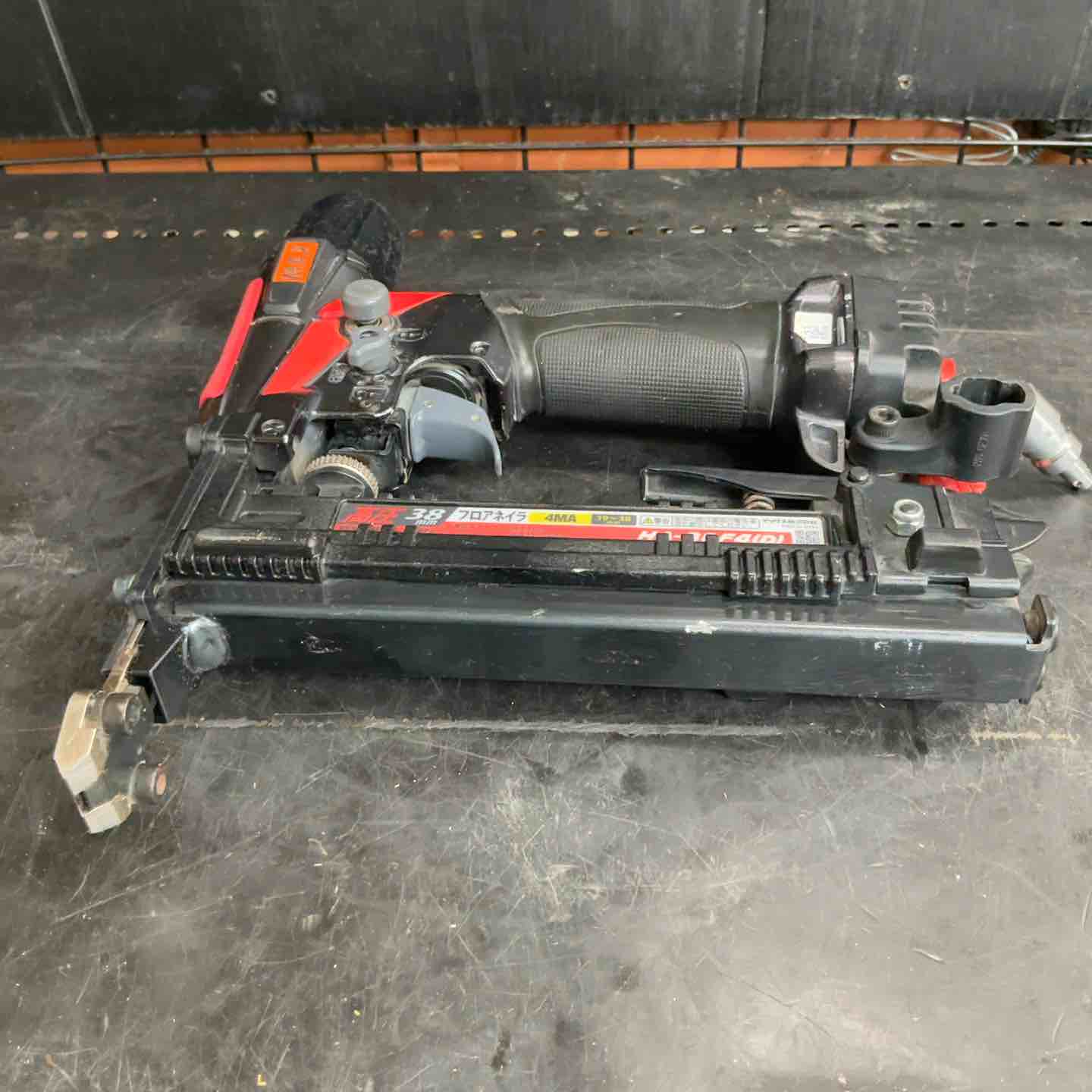 MAX HA-38F2(D)4MA 高圧フロアタッカー【市川行徳店】【店頭取引限定】【中古】管理番号：ITNN2ZSCB97Y マックス(MAX) 常圧フロアタッカ TA-238F2(D)/4MAフロア【町田店