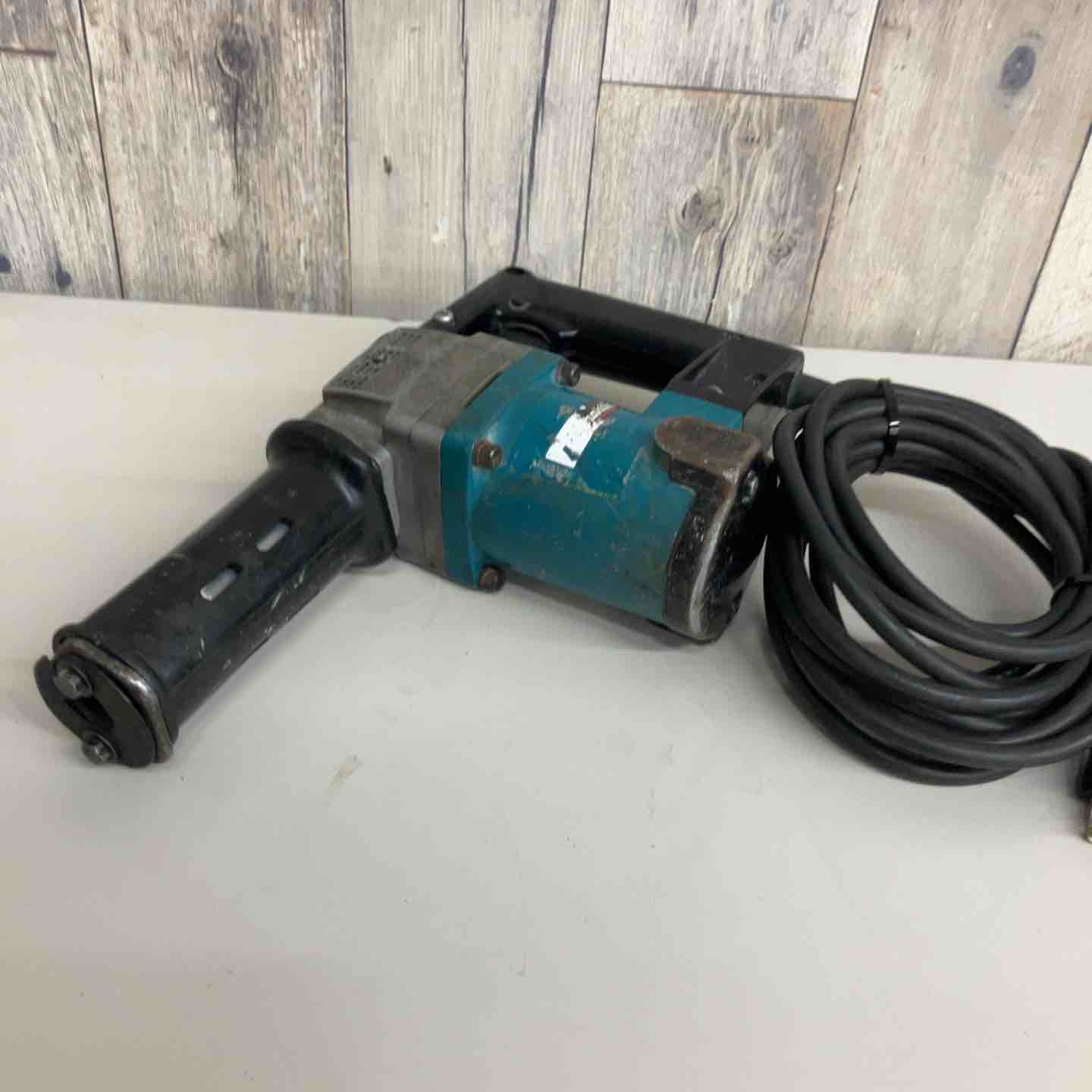 ★マキタ(makita) 電動ケレン HK1810　本体のみ、異音があります【戸田店】 ☆マキタ(makita) 電動ケレン HK1810 本体のみ、異音があります【戸田