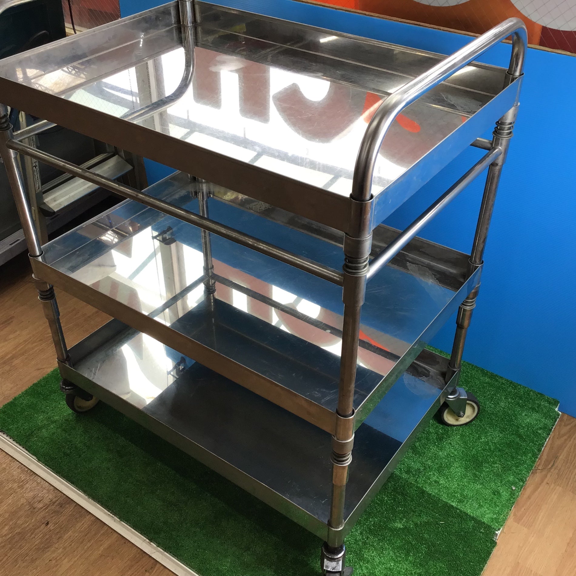 中古品／店頭受取り限定】ステンレス製 3段台車 キャビネット