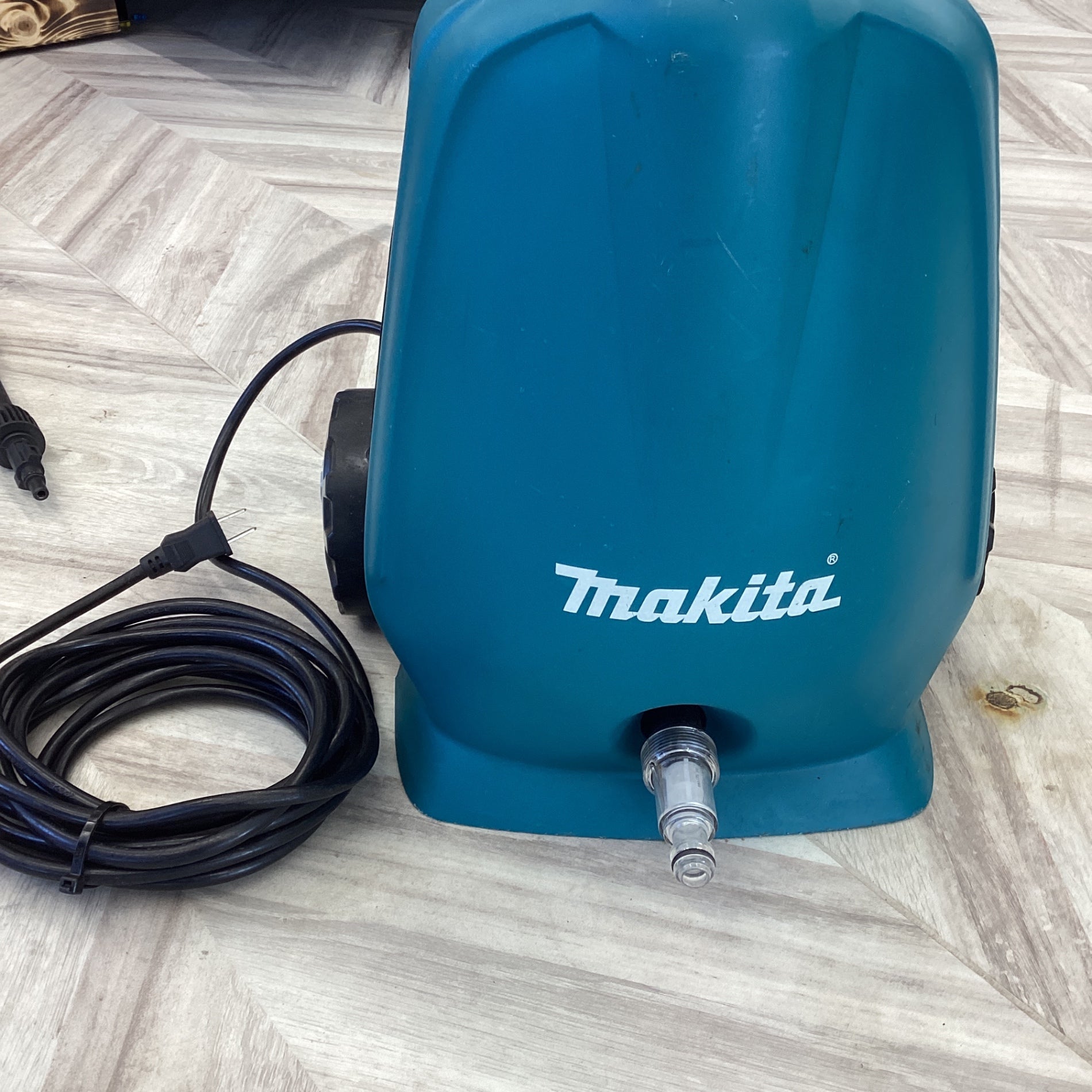 マキタmakita 高圧洗浄機 MHW0700【越谷店】通電確認のみ 付属品不足