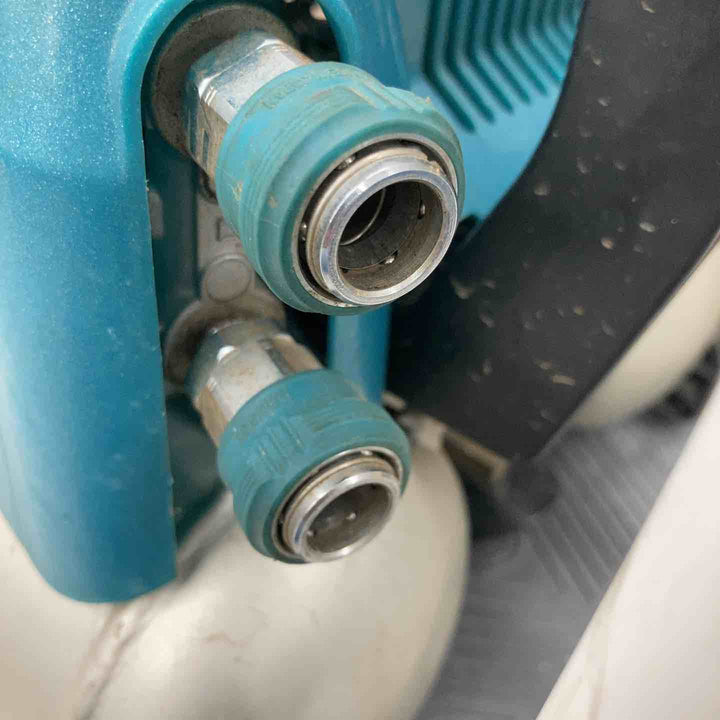 ★マキタ(makita) エアコンプレッサー AC461XL【八潮店】