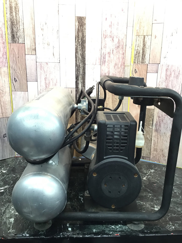 ○アネスト岩田キャンベル コンプレッサー・エクストラライト 1/2HP オイルフリー FX9017【八潮店】