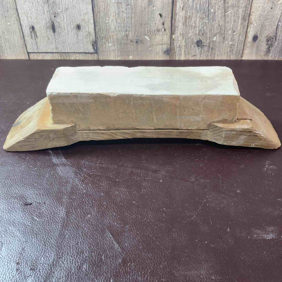 【中古品】天然砥石 産地不明 重量：台座含め1.9Kg 総本山？ 沼田？ 【東大和店】
