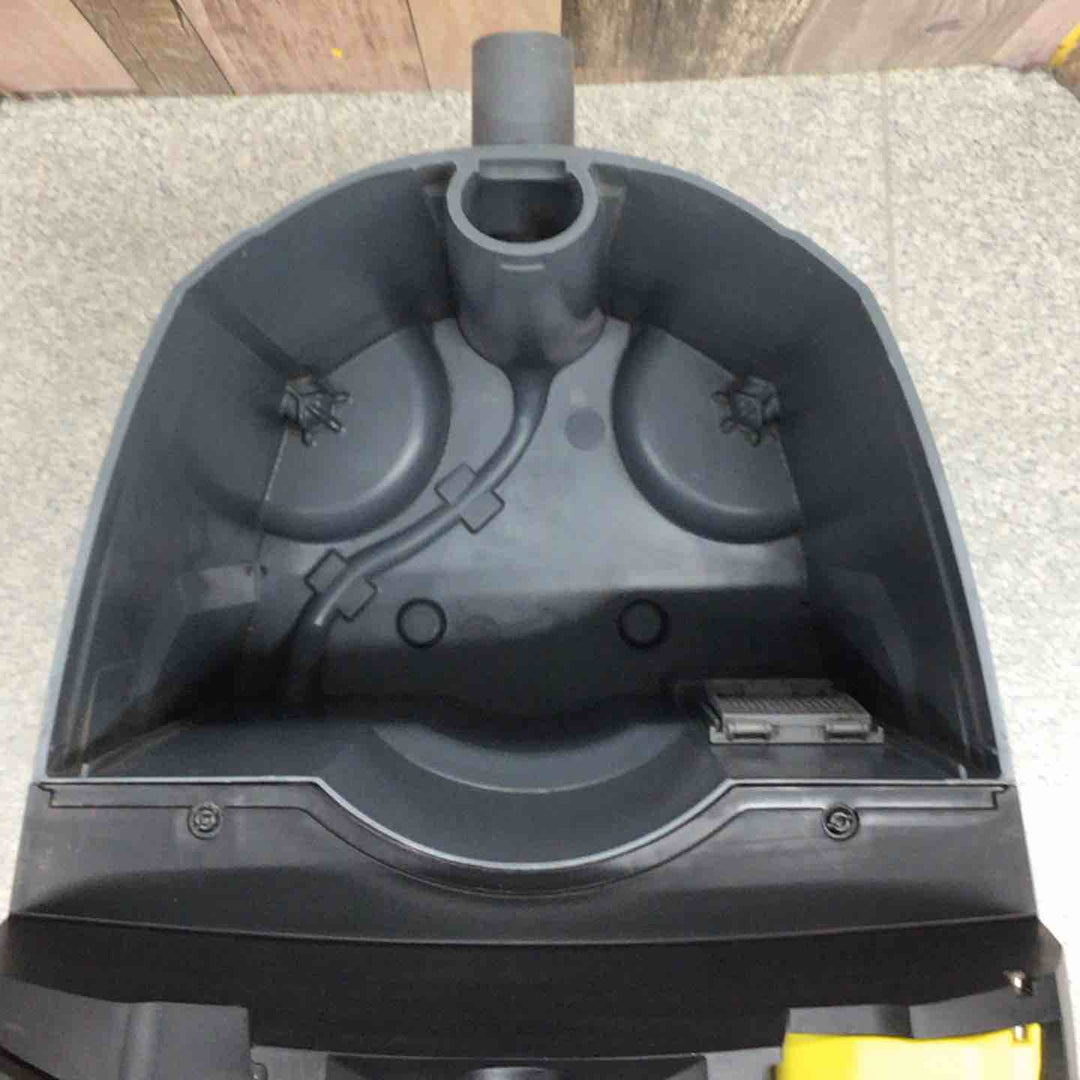 ◇ケルヒャー(KARCHER)  カーペットクリーナー Puzzi8/1C【八潮店】