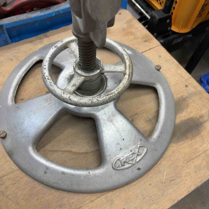 【店頭受取り限定】REX/レッキス工業 パイプ受け台 受台 パイプマシン 切断作業 配管作業 工事 型番不明八潮店】