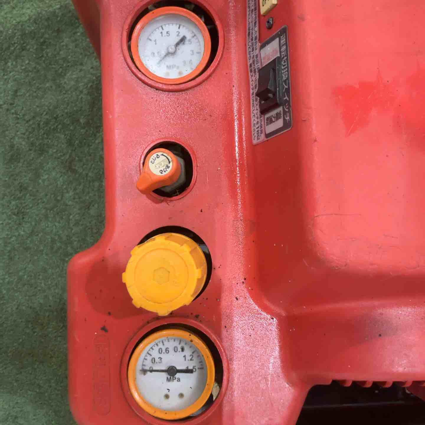 ◇マックス(MAX) 高圧エアコンプレッサ AK-HL1050EK 動作確認済【川口