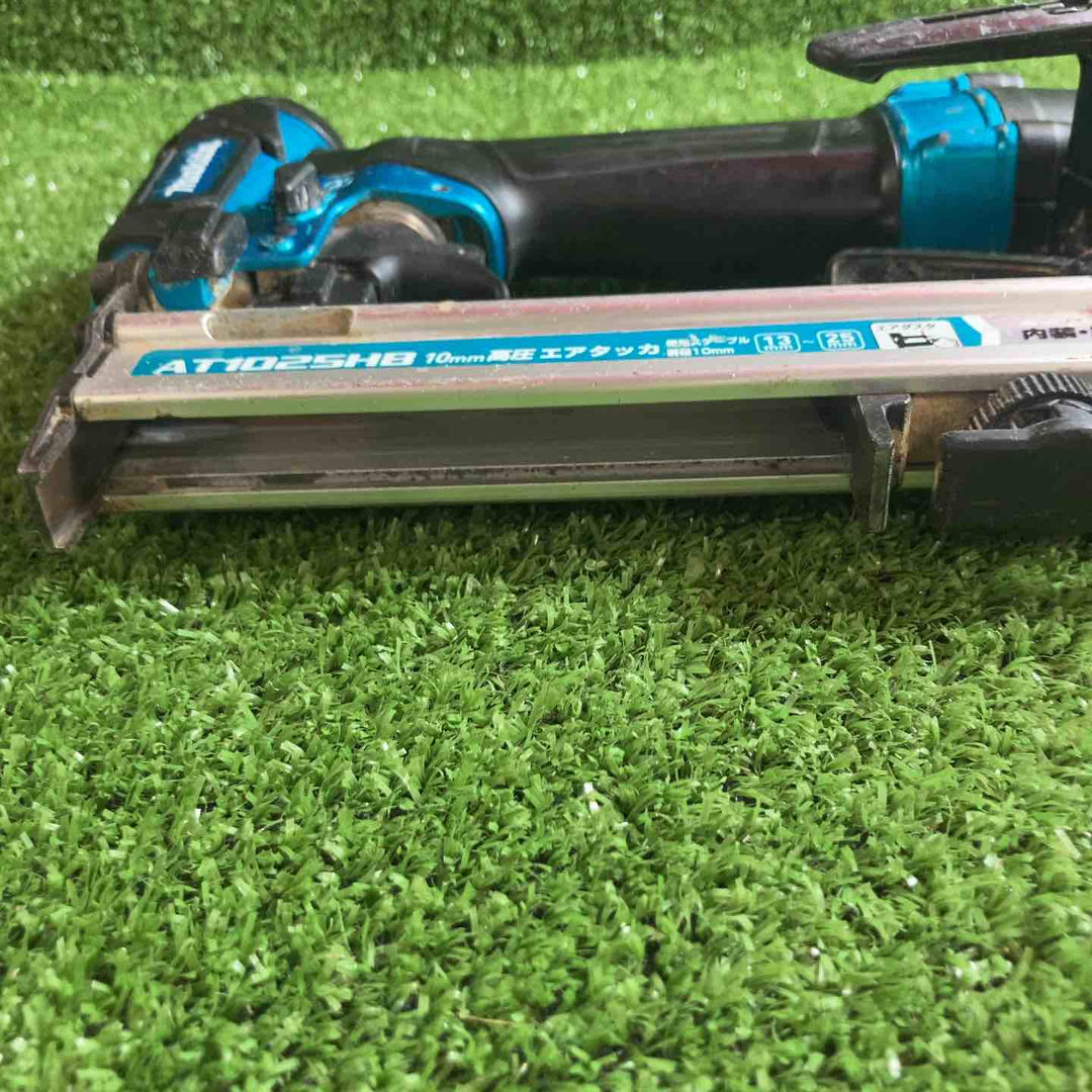 ◇マキタ(makita) 高圧エアタッカ エアダスタ付 10mm 赤 AT1025HB【川崎店】