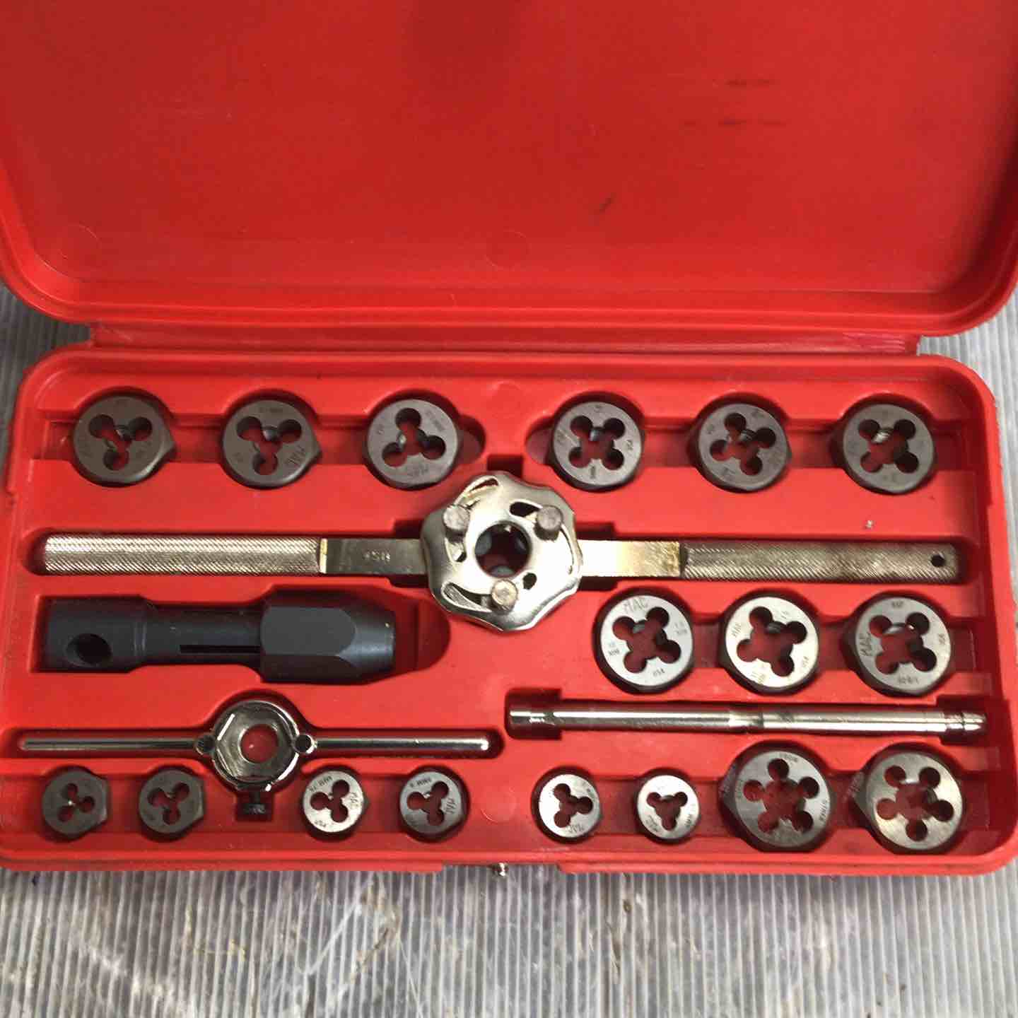 マックツール(MACTOOLS) タップダイスセット No.8017TS【草加店