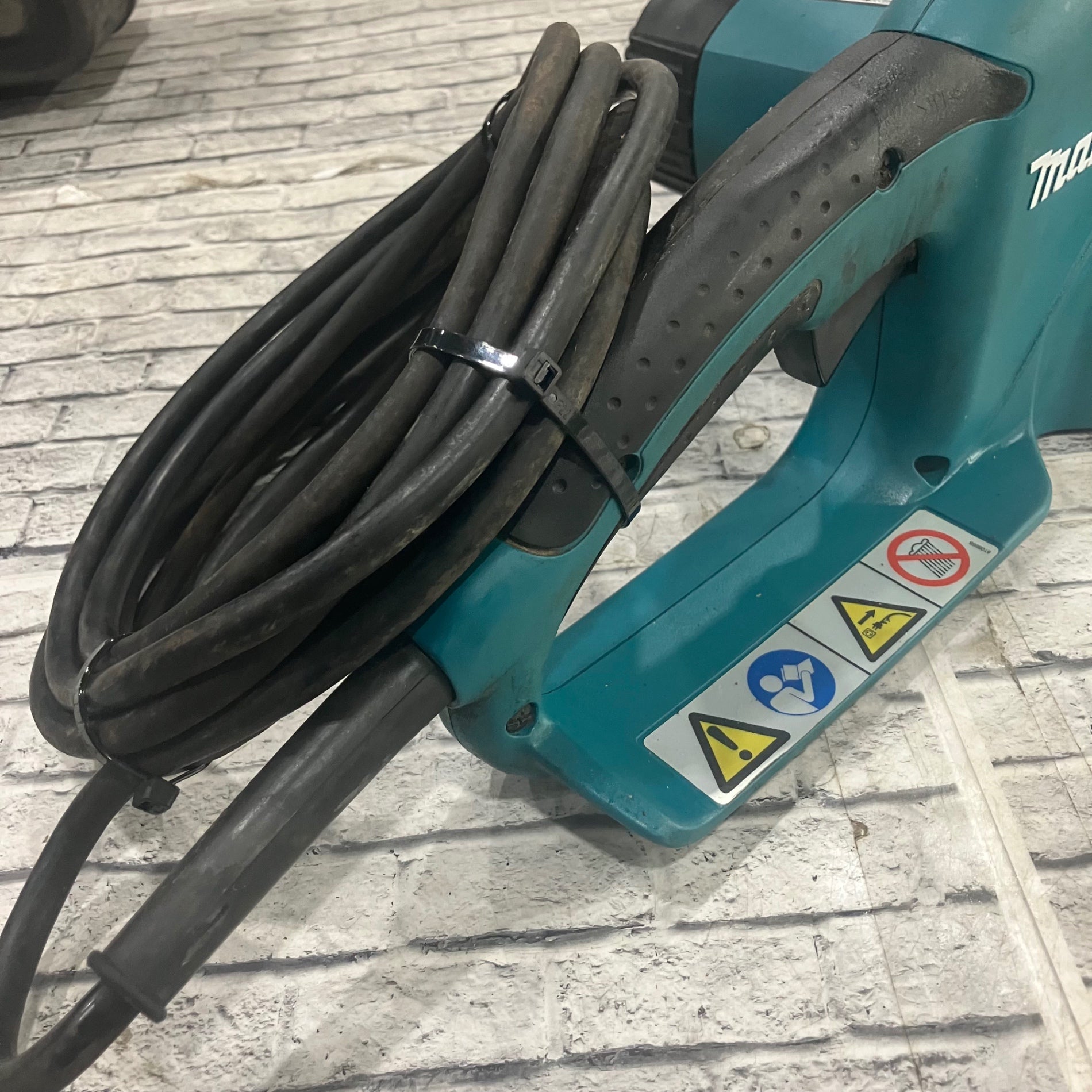 ☆マキタ(makita) 電気チェーンソー MUC301【川口店】 – アクトツール