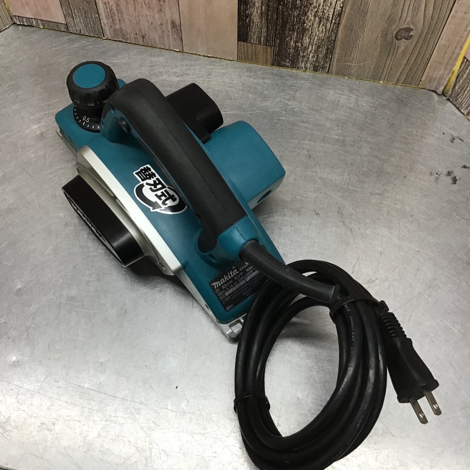 ☆マキタ(makita) 電気カンナ KP0800A【八潮店】 ☆マキタ(makita) 電気カンナ KP0800A【八潮店】 – アクトツール