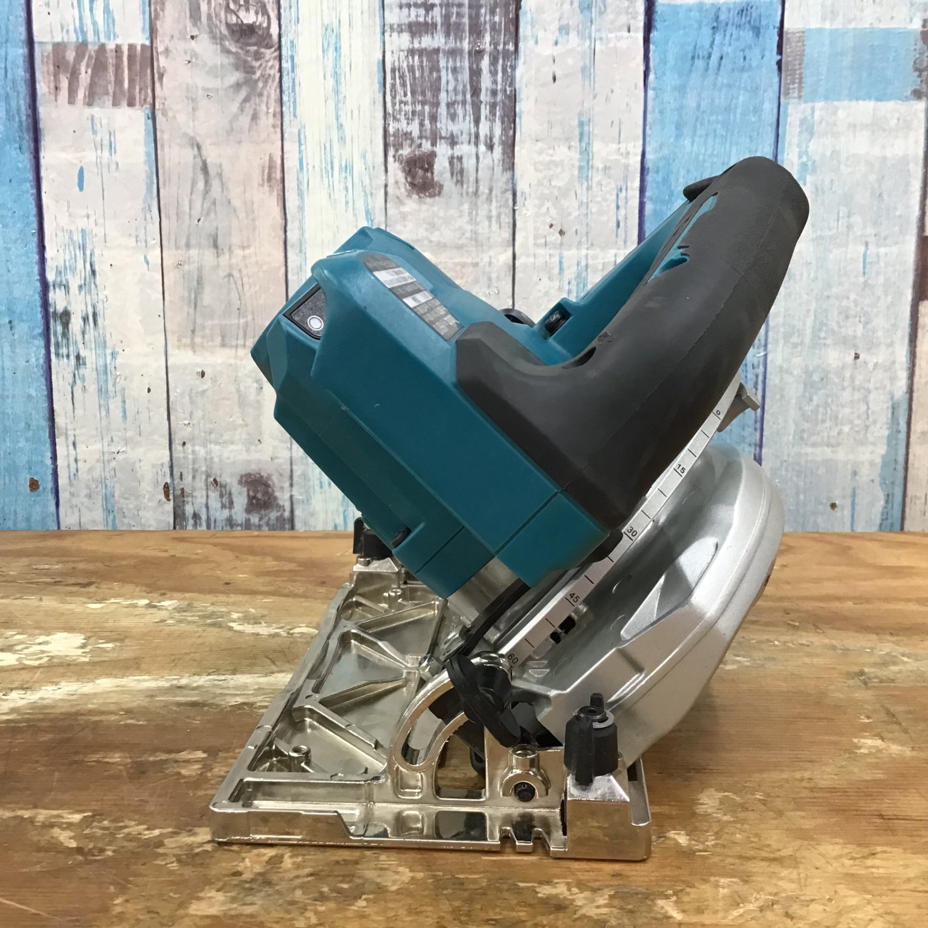 ☆マキタ(makita) 18V 165mmコードレス丸のこ HS631DZ 本体+ケース