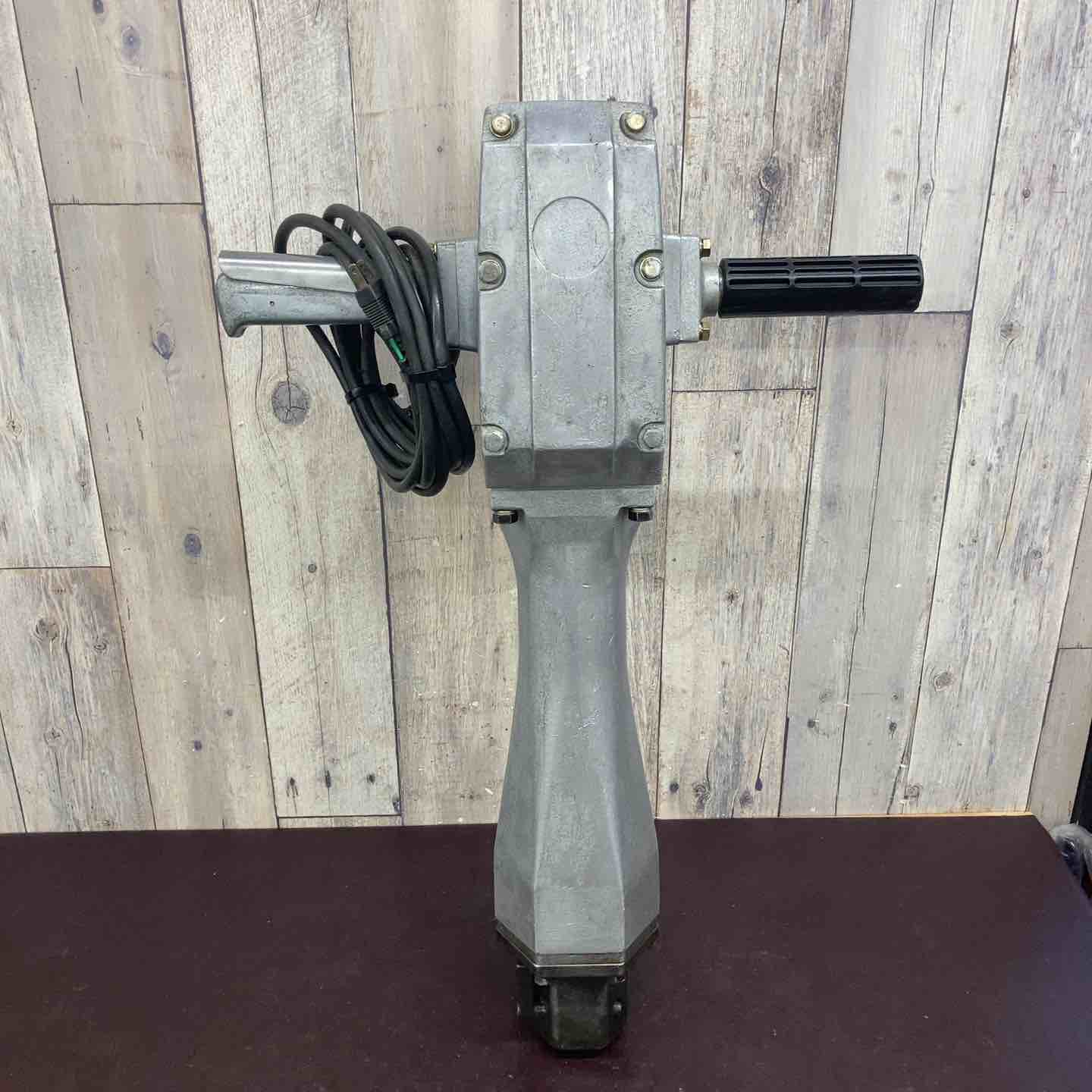 中古品/店頭受取り限定】 マキタ(makita) 電動ハンマ(コンクリート 中古品/店頭受取り限定】 マキタ(makita) 電動ハンマ(コンクリート