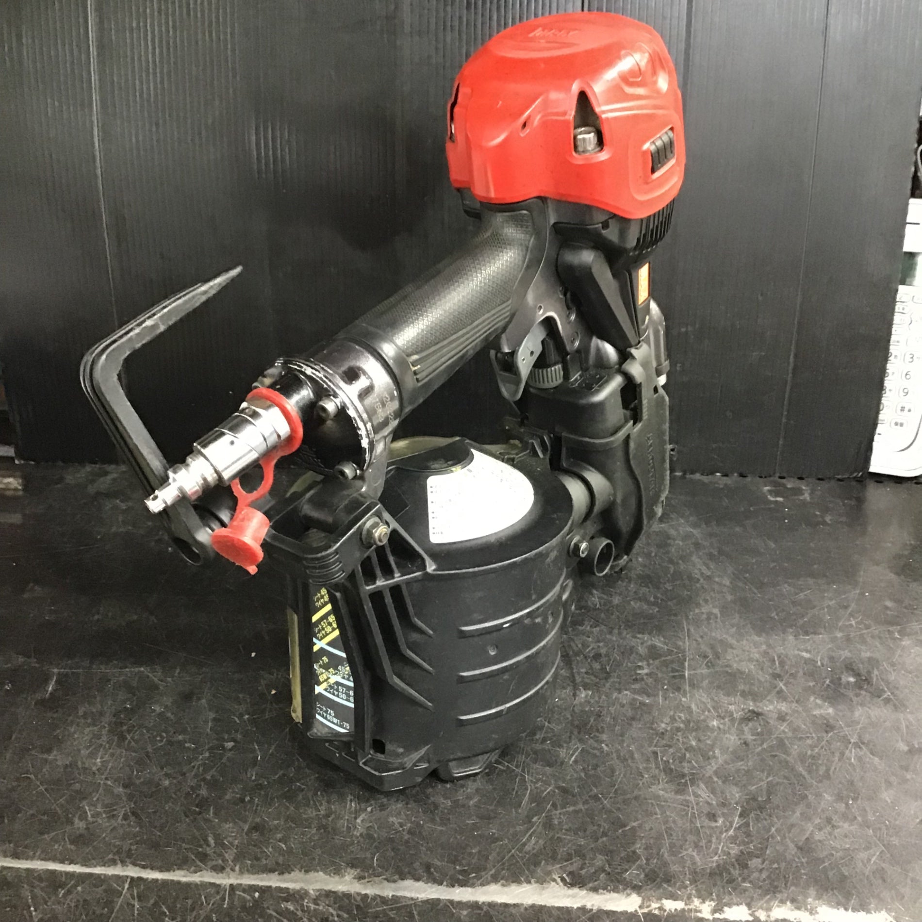 中古品】マックス(MAX) 高圧エア釘打ち機 HN-75N4(D)-G【草加店