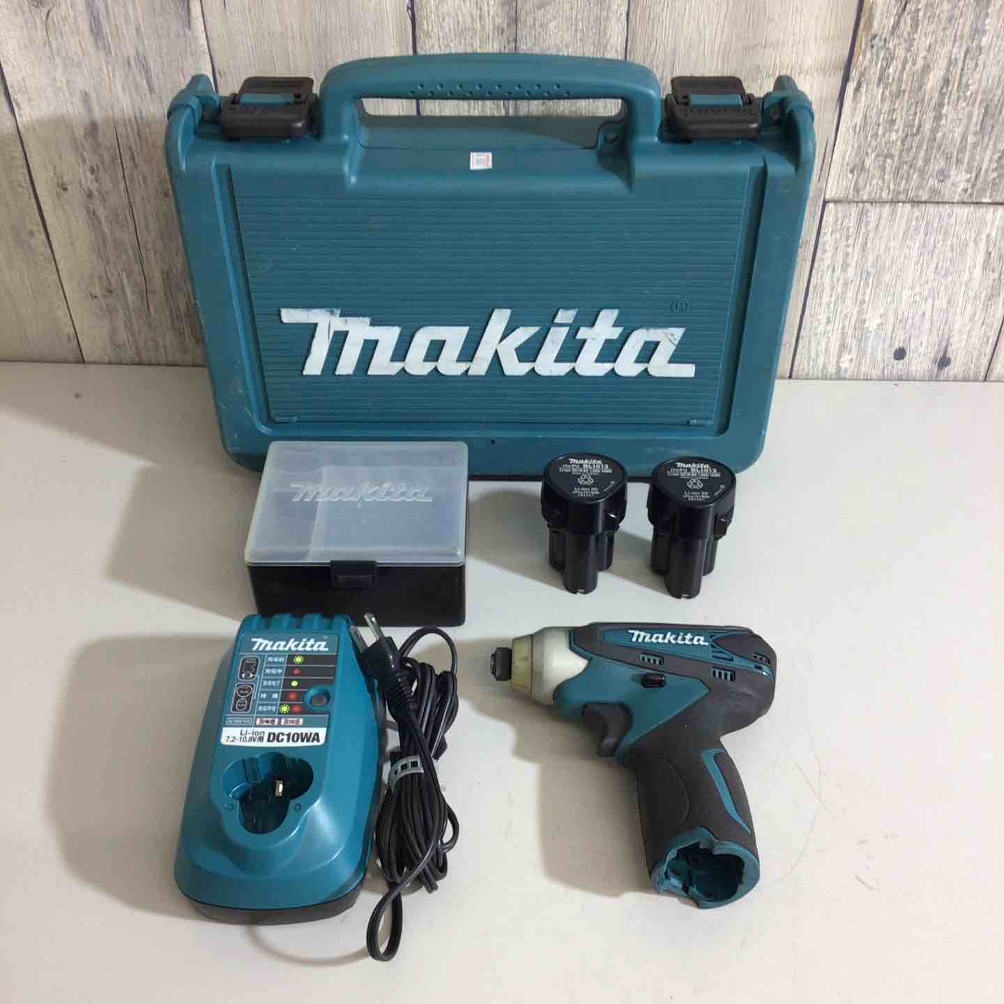 マキタ TD090D 充電式インパクトドライバーセット