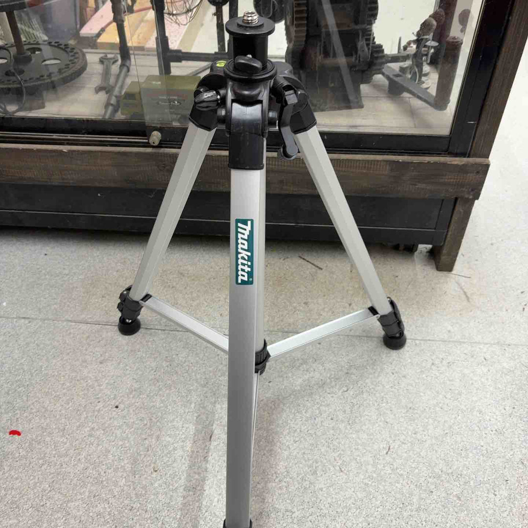 マキタ(makita) エレベータ三脚 670~1,800mm TK00LM4001【八潮店】