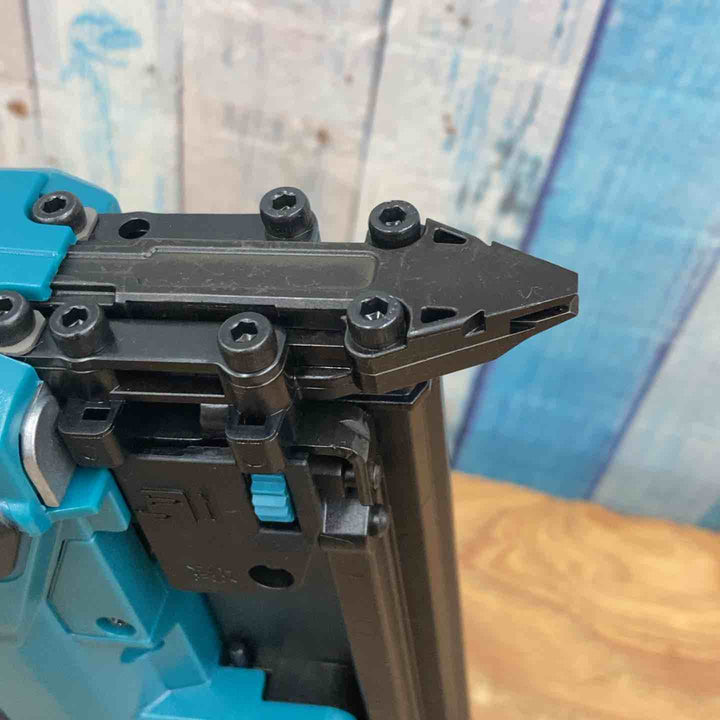 ★マキタ(makita) 18Vコードレスフィニッシュネイラ FN350DZK 本体のみ 本体+ケース【柏店】